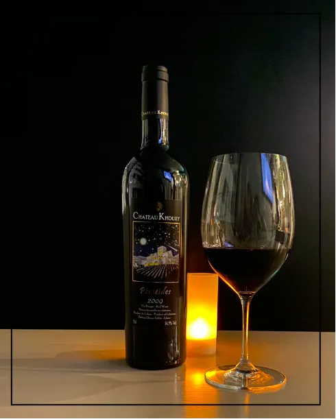 ワイングラスとワインボトルの画像